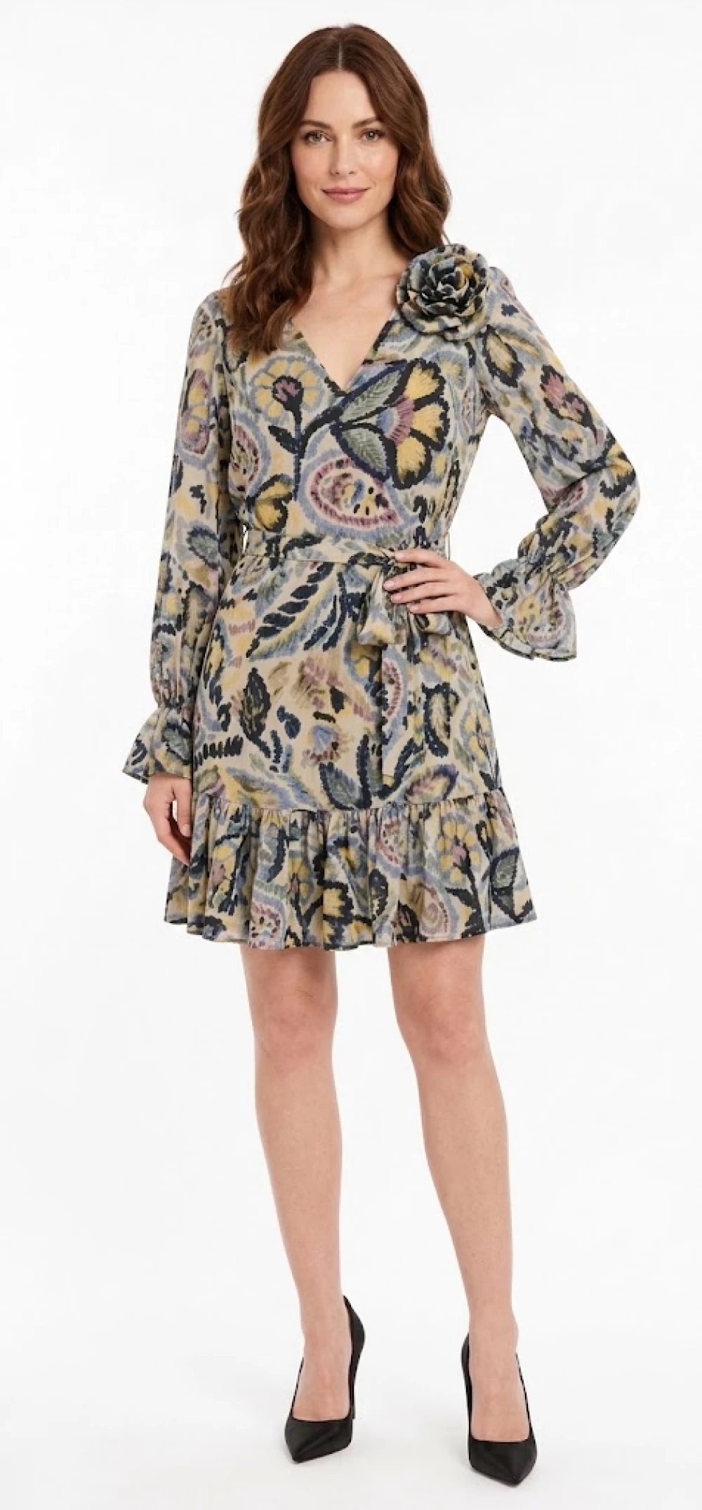 Rochie elegantă cu model floral stilizat mâneci lungi evazate și floare decorativă 3D