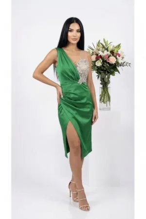 Rochie eleganta de seara verde cu fusta petrecuta și detalii rafinate din dantela argintie aplicata pe bust