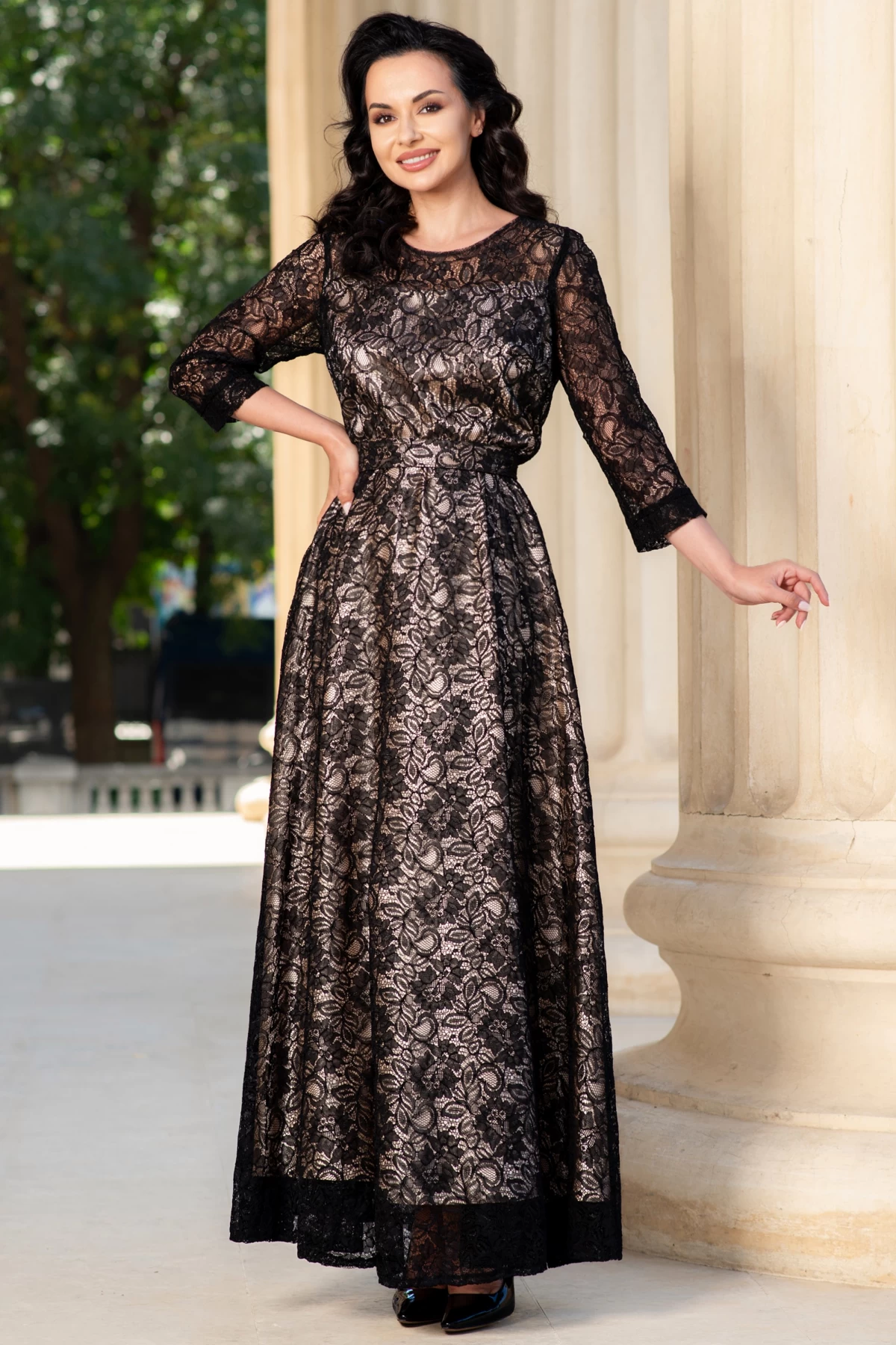 Rochie eleganta din dantela neagra Francesca cu dublura bej