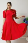 Rochie eleganta din stofa rosu zmeura cu floare maxi pe bust si maneci bufante