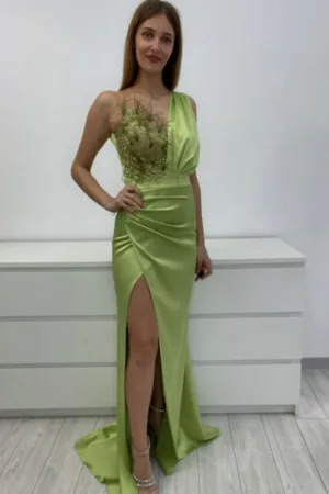 Rochie eleganta din tafta cu slit pe picior si broderie pretioasa la bust