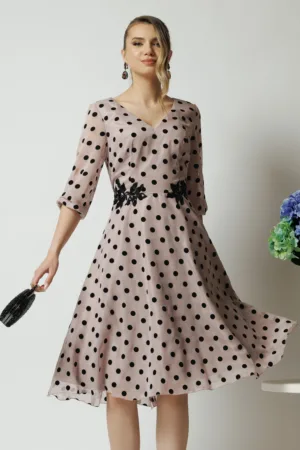 Rochie eleganta din voal bej cu buline si dantela in talie