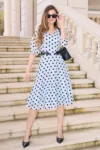 Rochie eleganta din voal bleu cu buline si dantela in talie