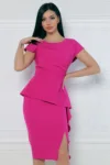 Rochie eleganta fucsia cu slit pe picior si volan la talie