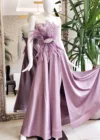 Rochie eleganta lunga din tafta lila acesorizata cu pene