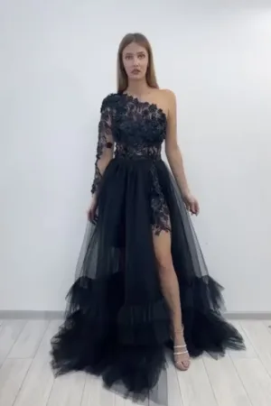 Rochie eleganta lunga din tull cu broderie florala in partea superioara