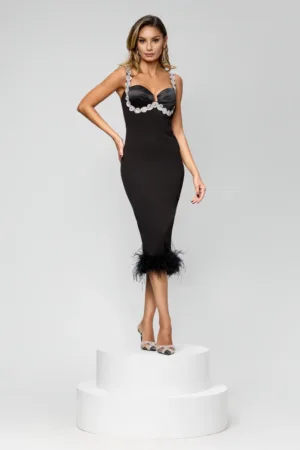 Rochie eleganta midi cu pene la baza si cupe satinate