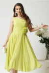 Rochie eleganta midi din voal verde lime cu floare in talie