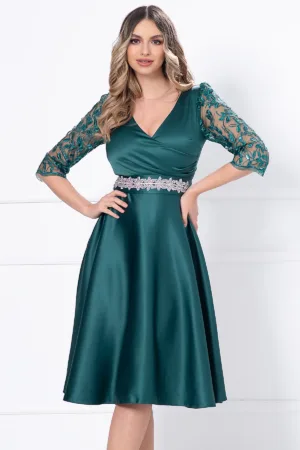 Rochie eleganta midi in clos verde cu maneci din tulle brodat