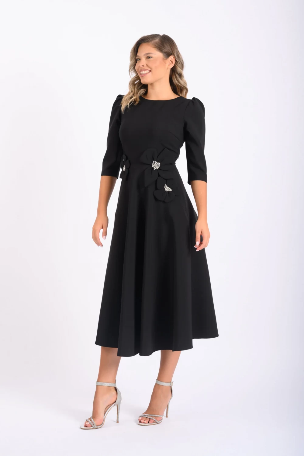 Rochie eleganta neagra cu croi in clos si detalii la talie