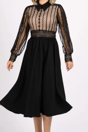 Rochie eleganta neagra cu croi lejer in clos si partea superioara prevazuta cu dantela