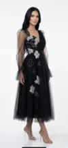 Rochie elegantă neagră din tulle fin accesorizată cu flori maxi și broderie