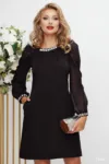 Rochie eleganta neagra in A cu colier din cristale