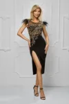 Rochie eleganta neagra midi cu slit pe picior si broderie pretioasa si pene la maneci