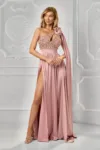 Rochie eleganta roz prafuit vaporoasa cu slit pe picior