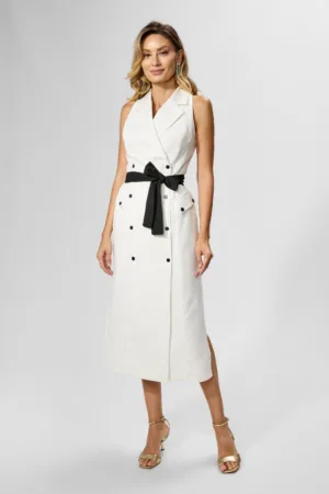 Rochie eleganta tip sacou fara maneci cu broderie pe spate Xandra Alba