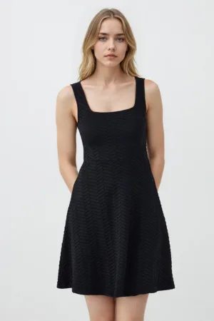 Rochie evazata cu detaliu patrat