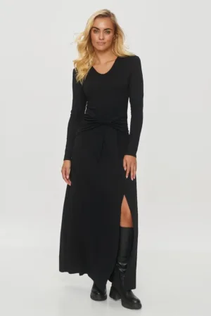 Rochie evazata cu detaliu rasucit