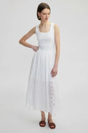 Rochie evazata cu garnituri cu broderie