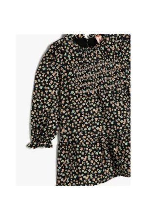 Rochie evazata cu model floral si volane