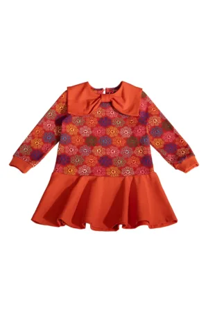 Rochie evazata cu model si guler cu funda