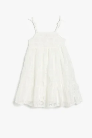 Rochie evazata cu strat exterior din dantela