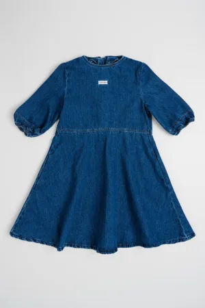 Rochie evazata de denim cu decolteu la baza gatului