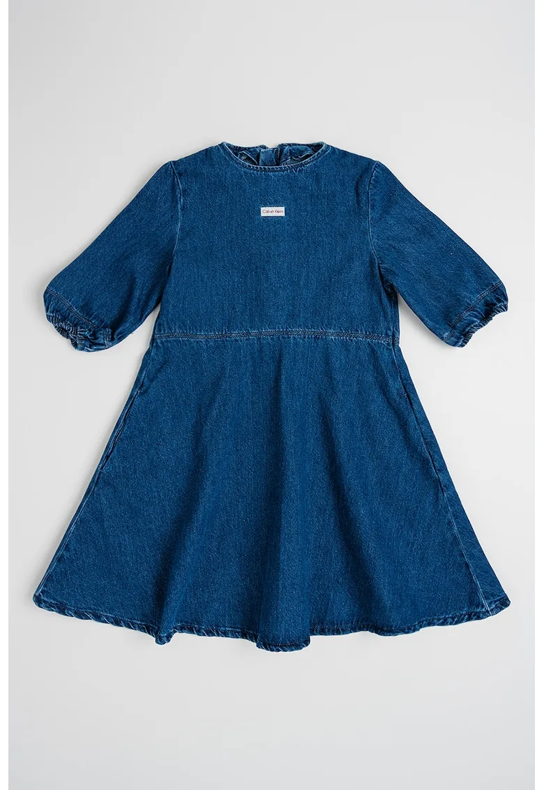 Rochie evazata de denim cu decolteu la baza gatului