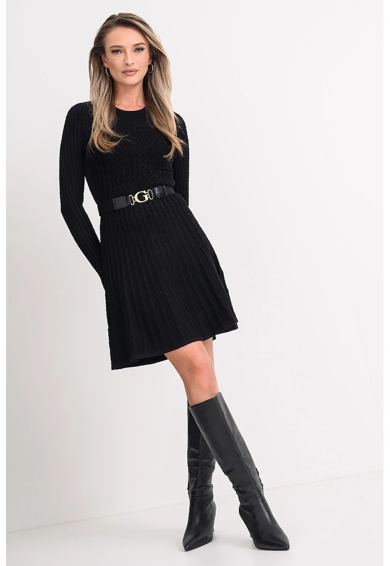 Rochie evazata tricotata cu o curea in talie