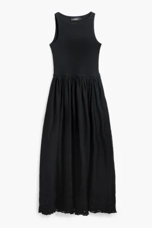 Rochie fara maneci cu garnitura brodata