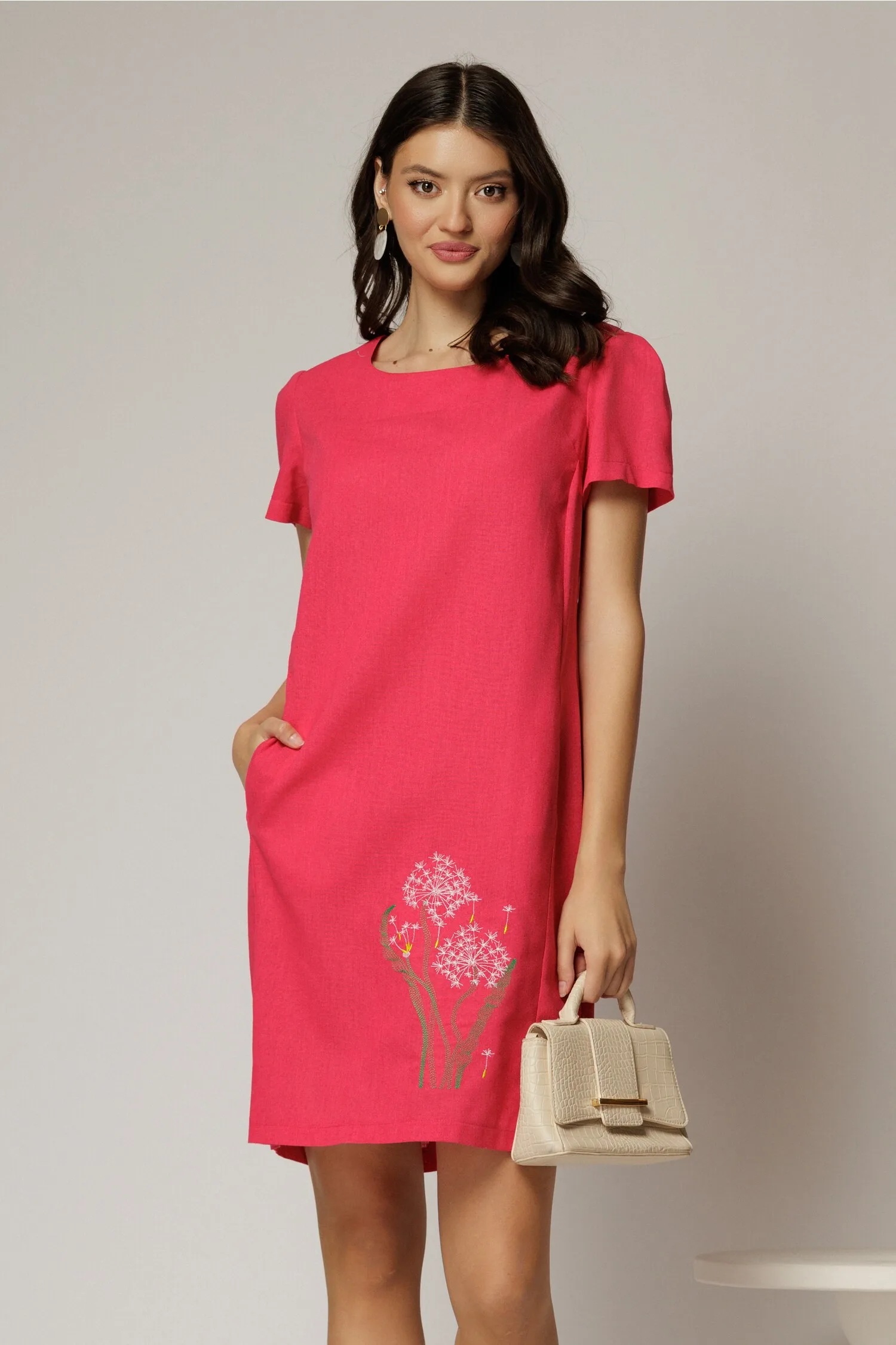 Rochie fucsia din in cu flori brodate si croi drept