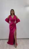 Rochie fucsia din tafta cu slit pe picior si umeri descoperiti