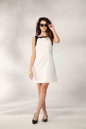 Rochie in A cu decolteu valurit - Alb