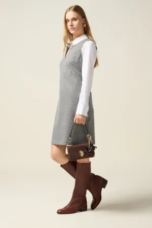 Rochie in carouri cu decupaj