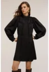 Rochie lejera cu guler scurt
