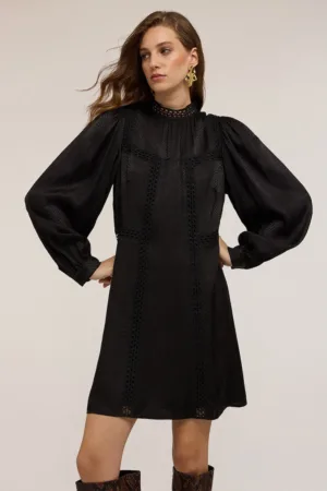 Rochie lejera cu guler scurt