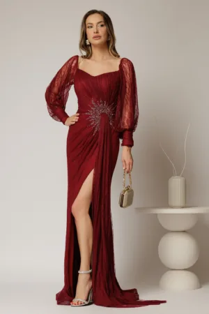 Rochie lunga bordo de seara din dantela cu strassuri pe talie si decolteu