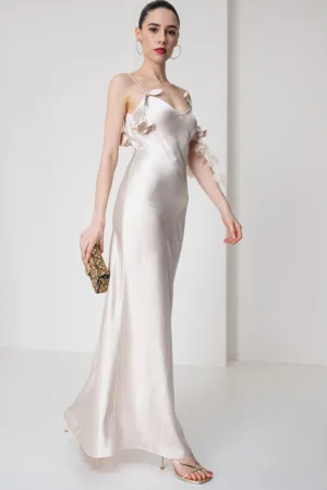 Rochie lunga cu aspect de satin - aplicatie florala si decolteu in V