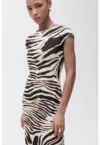 Rochie lunga cu croiala pe bie si model animal print