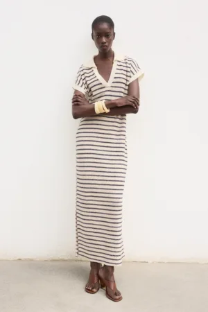 Rochie lunga cu model in dungi si decolteu in V