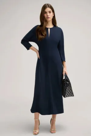 Rochie lunga cu decupaj pe partea din fata