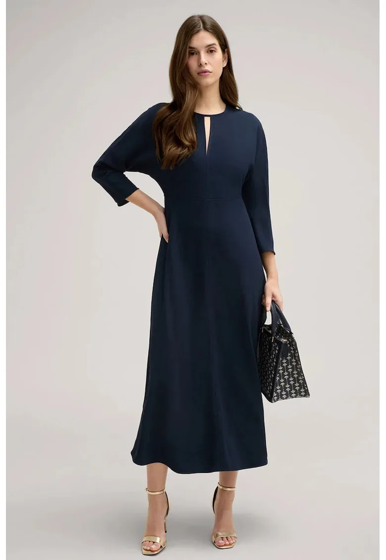 Rochie lunga cu decupaj pe partea din fata