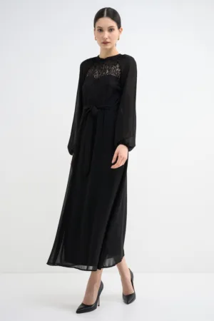 Rochie lunga cu detalii de dantela