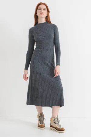 Rochie lunga cu guler inalt