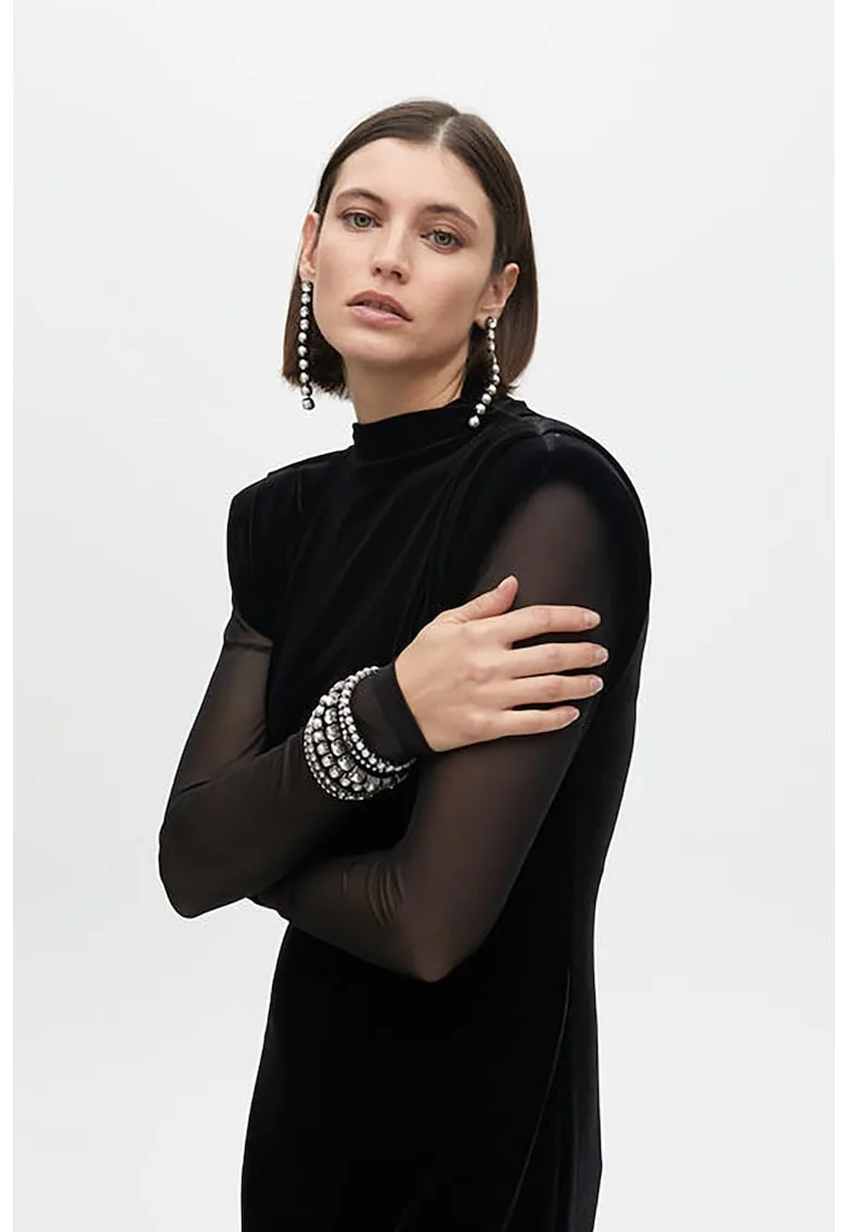 Rochie lunga cu slit pe partea din spate