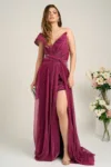 Rochie lunga de ocazie din lurex magenta cu aplicatie lasata pe umar