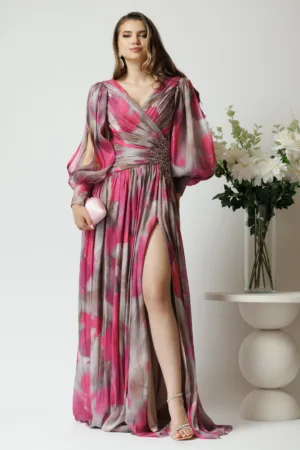 Rochie lunga de ocazie din voal fucsia cu imprimeuri gri si strasuri in talie