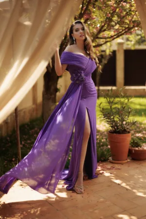 Rochie lunga din voal mov cu umeri goi si floare maxi in talie