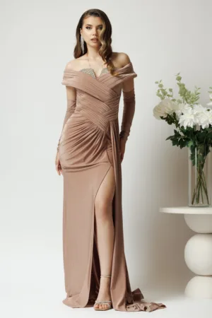 Rochie lunga eleganta din lycra maro cu strasuri la decolteu si maneci detasabile
