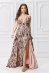 Rochie lunga eleganta din material vaporos tigrat si slit pe picior
